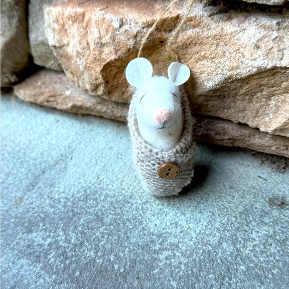 New🌟Wool Felt Swaddled Baby Mouse Ornament - Picture 3 of 3